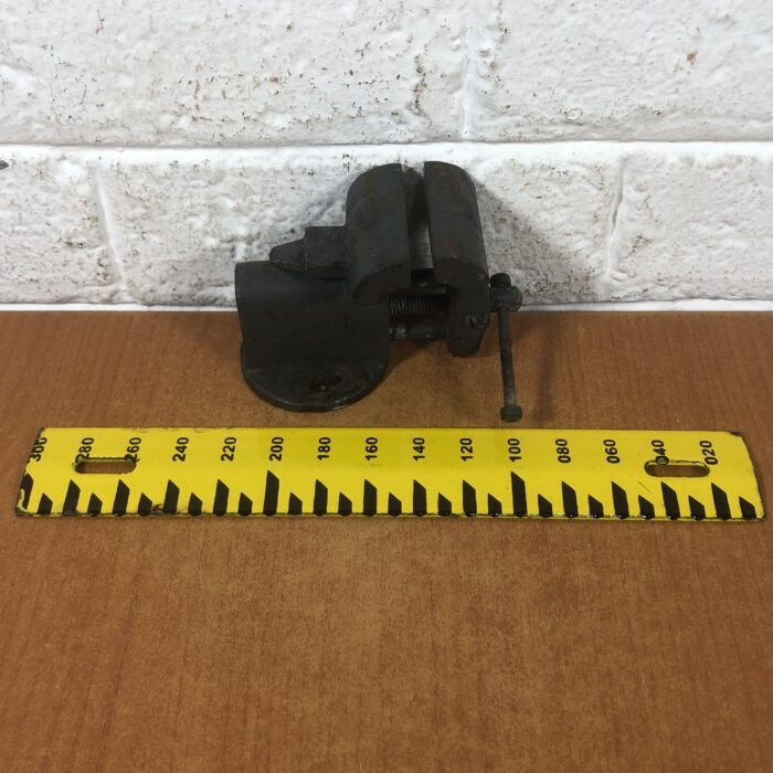 Small Vintage Bench Vice - Image 8