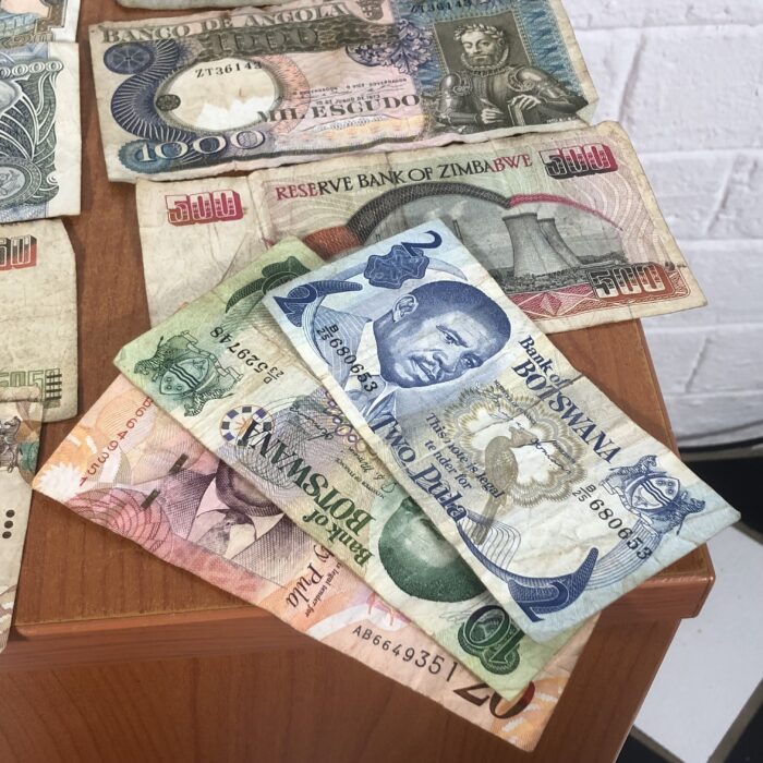Vintage African Bank Notes (Zambia, Angola, Botswana & more) - Image 8
