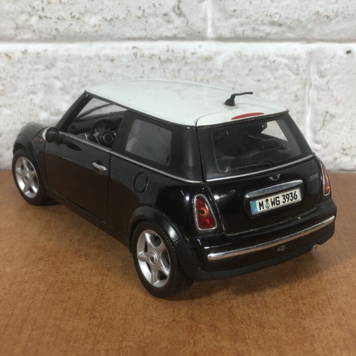 Mini Cooper (1:18) - Image 5