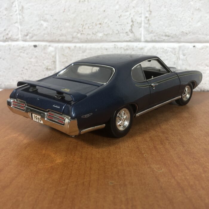 1969 Pontiac GTO Judge (1:18) - Image 10