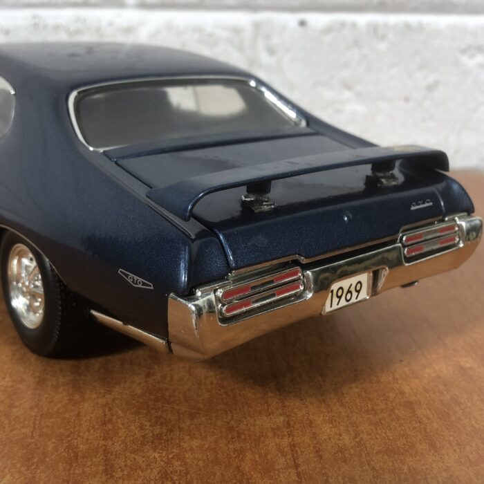 1969 Pontiac GTO Judge (1:18) - Image 9