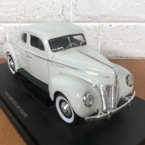 1940 Ford Deluxe Coupe (1:18)
