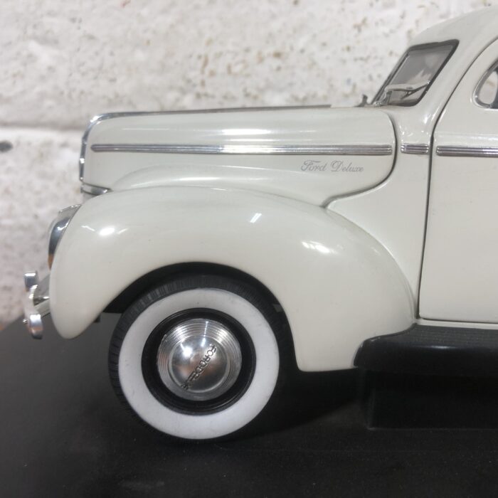 1940 Ford Deluxe Coupe (1:18) - Image 5