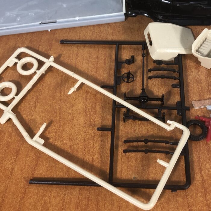 1930 Packard Victoria Assembly Kit (1:48) ~ Made in USA - Image 4