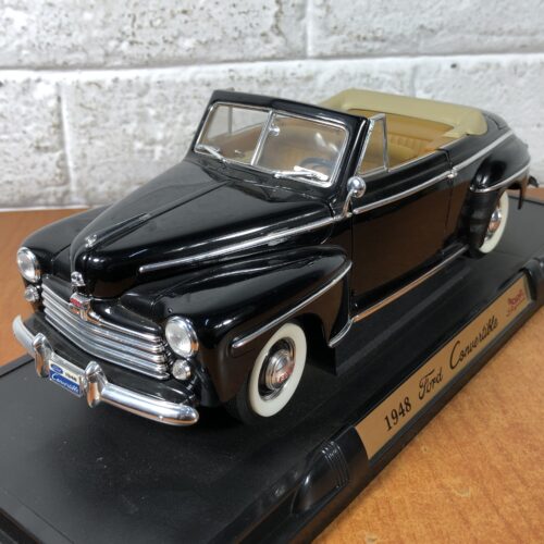 1948 Ford Convertible (1:18)