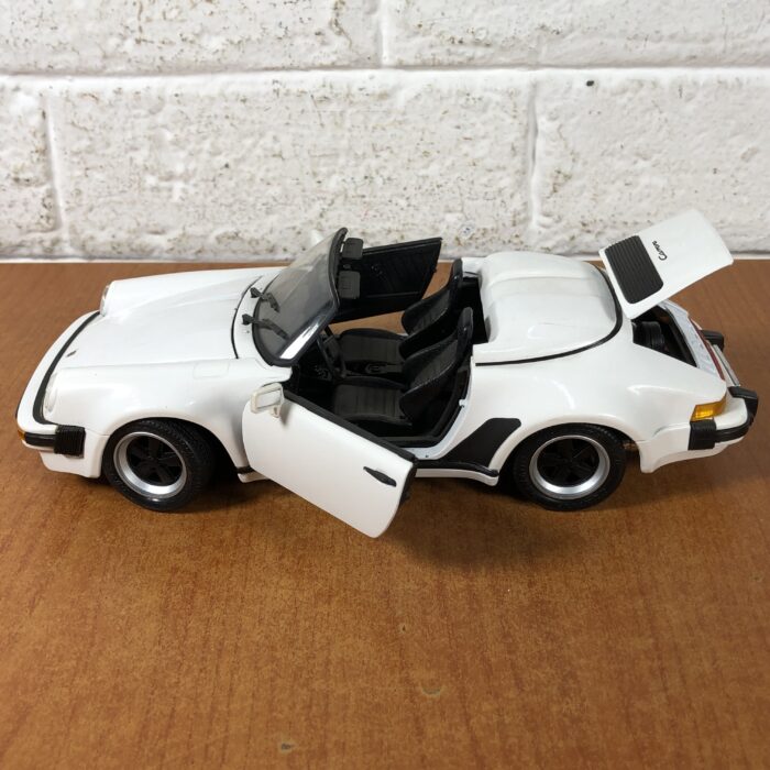 1989 Porsche 911 Speedster (1:18) - Image 4