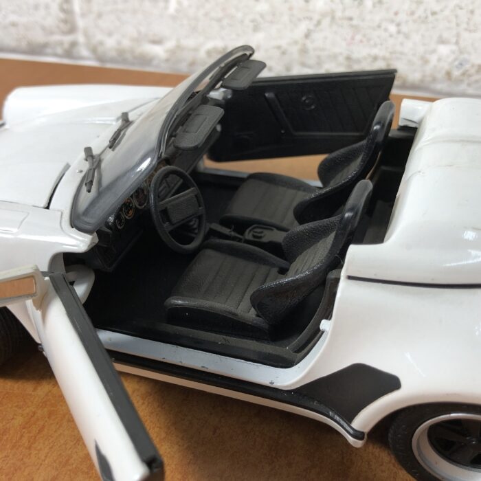 1989 Porsche 911 Speedster (1:18) - Image 5