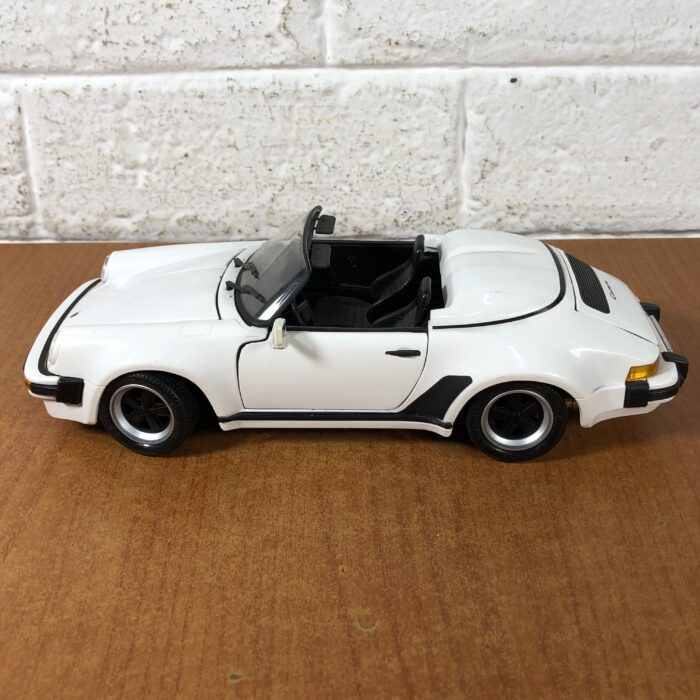 1989 Porsche 911 Speedster (1:18) - Image 7
