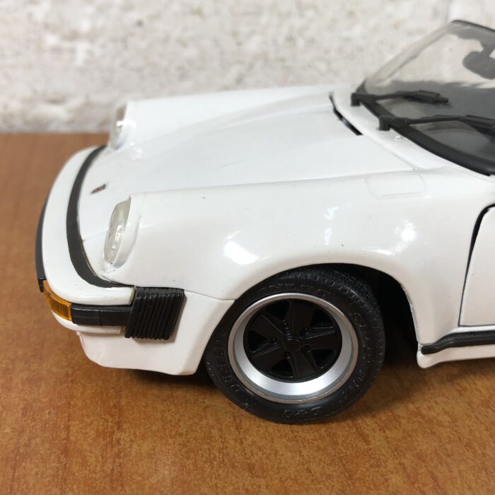 1989 Porsche 911 Speedster (1:18) - Image 8