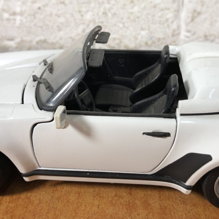 1989 Porsche 911 Speedster (1:18) - Image 9