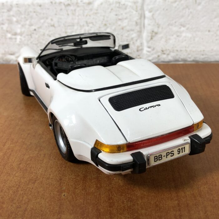 1989 Porsche 911 Speedster (1:18) - Image 11