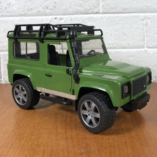 Bruder Land Rover Defender Station Wagon (1:16) ~ Made in Germany