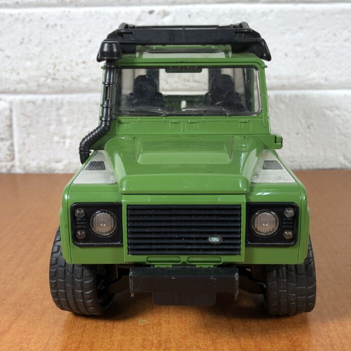 Bruder Land Rover Defender Station Wagon (1:16) ~ Made in Germany - Image 3
