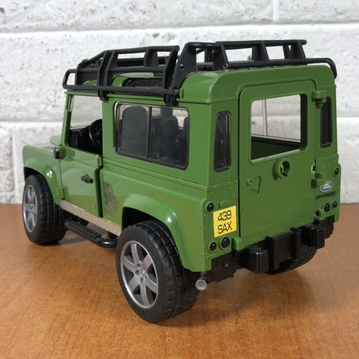 Bruder Land Rover Defender Station Wagon (1:16) ~ Made in Germany - Image 7