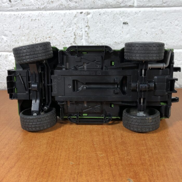 Bruder Land Rover Defender Station Wagon (1:16) ~ Made in Germany - Image 8