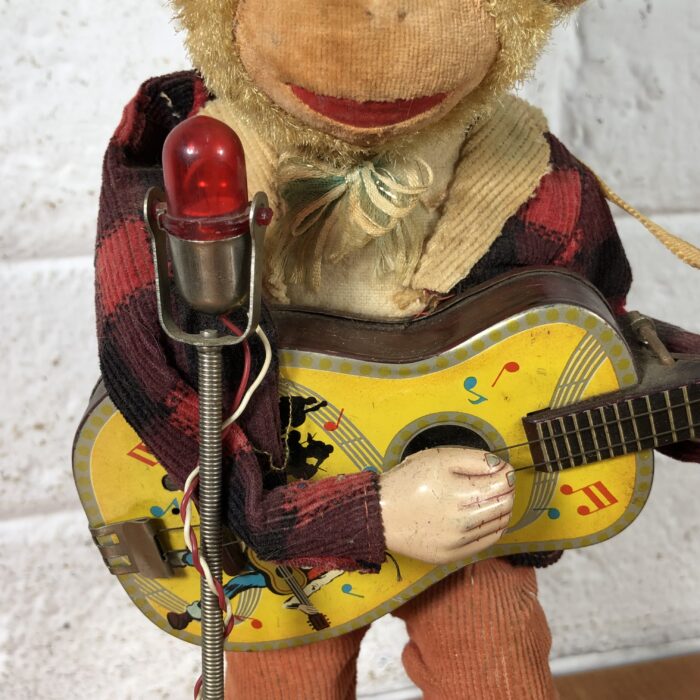 Vintage 1960s  Tin Toy Rock 'n Roll Monkey (Made in Japan) - Image 4