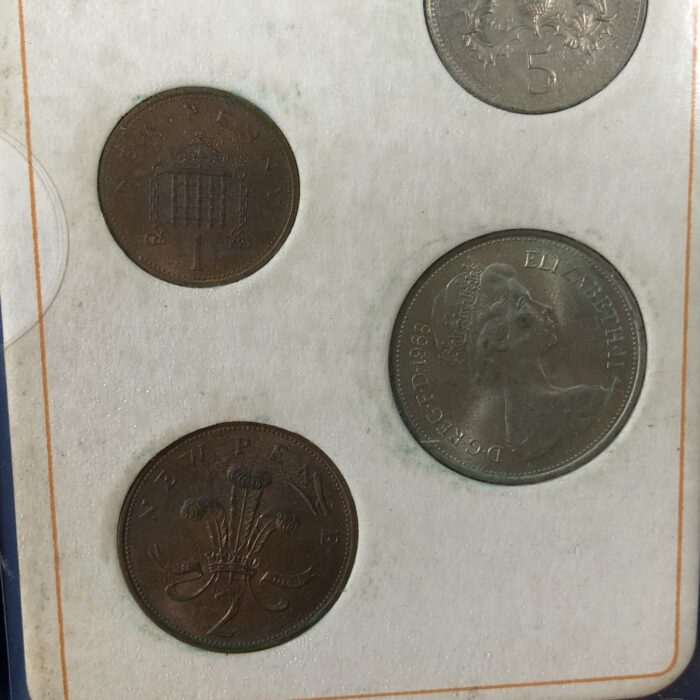 Vintage Britain's First Decimal Coins Set - Image 5