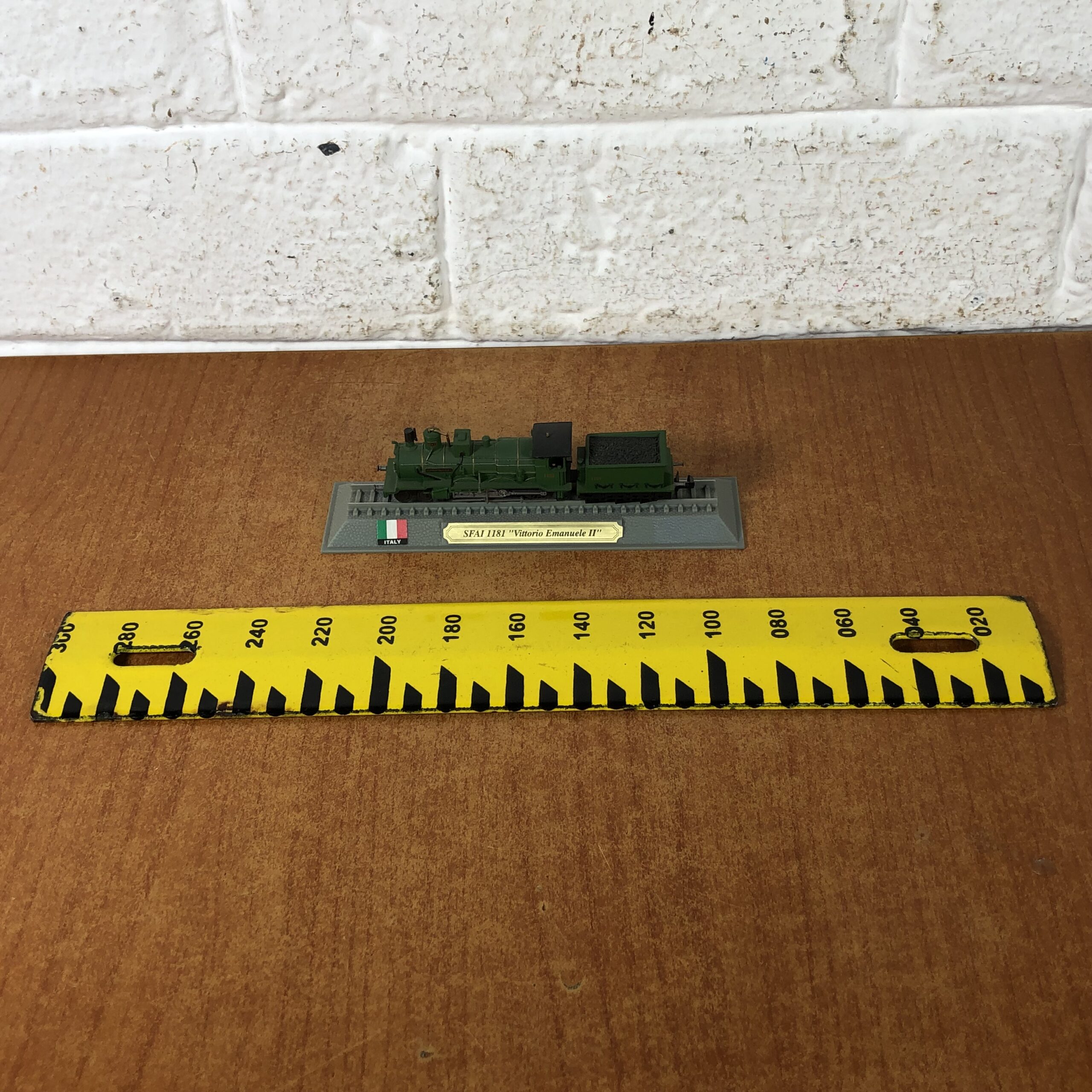 Italian SFAI 1181 "Vittorio Emanuele II" Locomotive Model (1:160) - Image 8