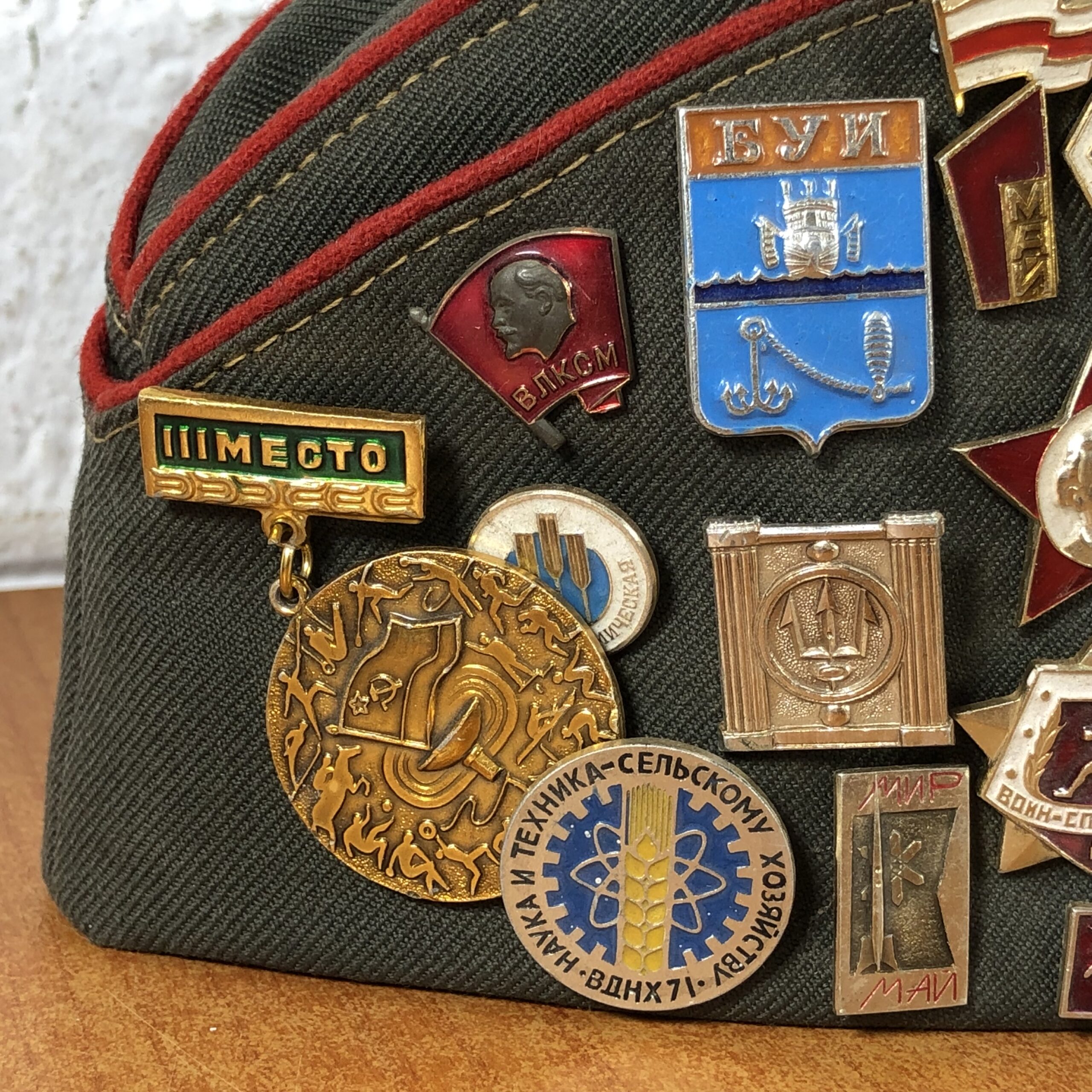 Vintage Soviet Union USSR Russian Military Pilotka with Badges - Image 2