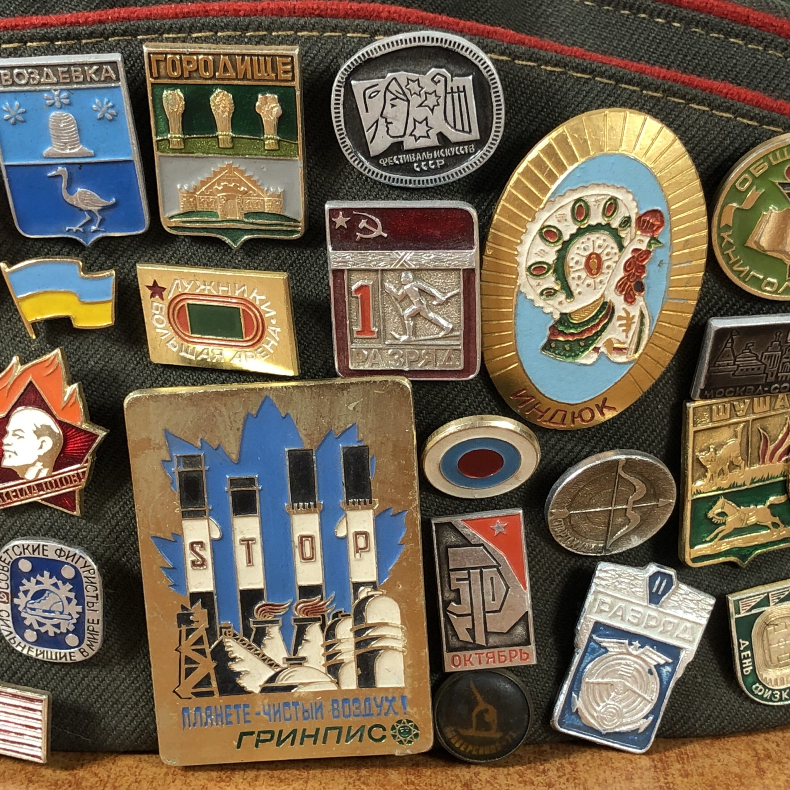 Vintage Soviet Union USSR Russian Military Pilotka with Badges - Image 4