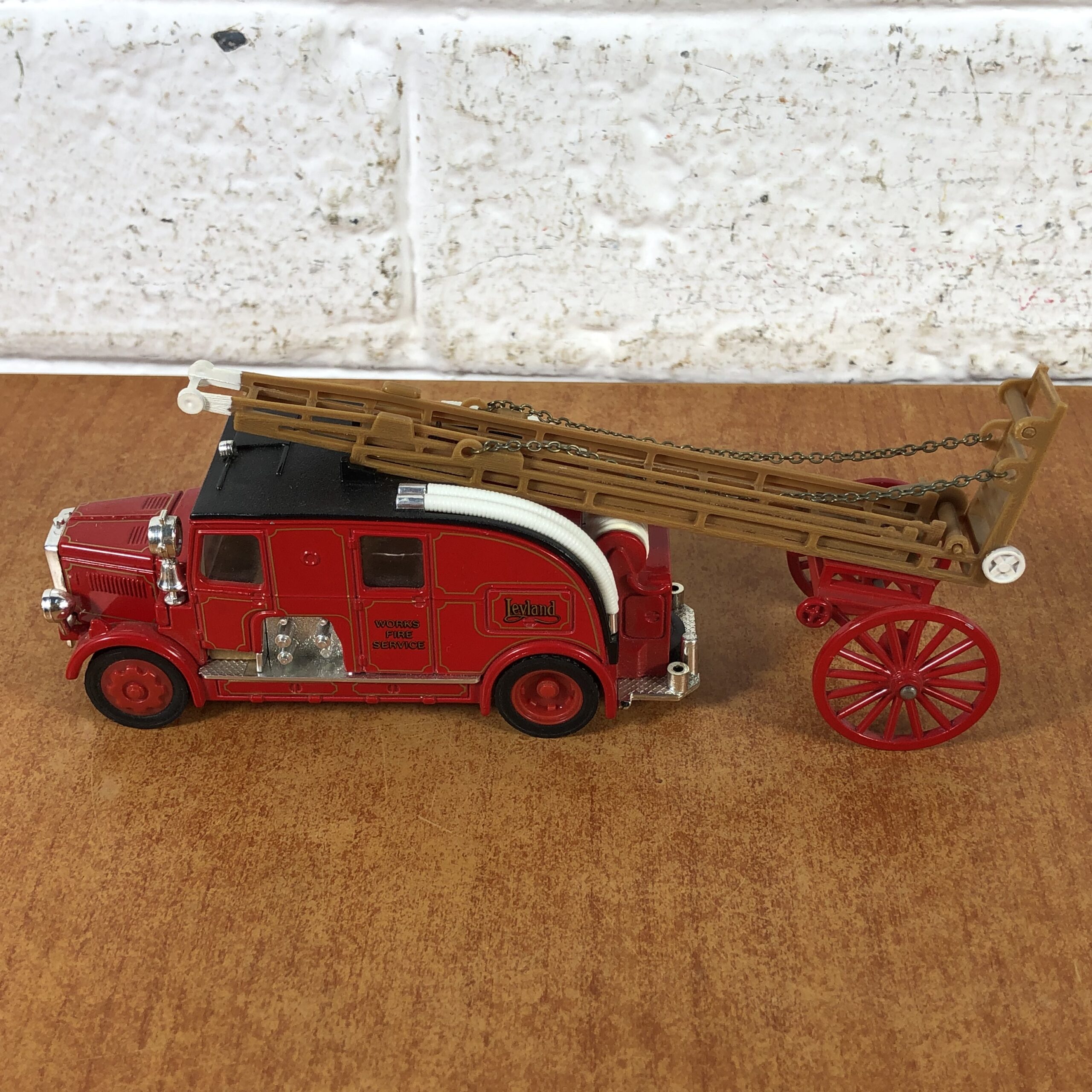 Matchbox 1936 Leyland Cub Fire Engine with Extending Ladder - Image 7