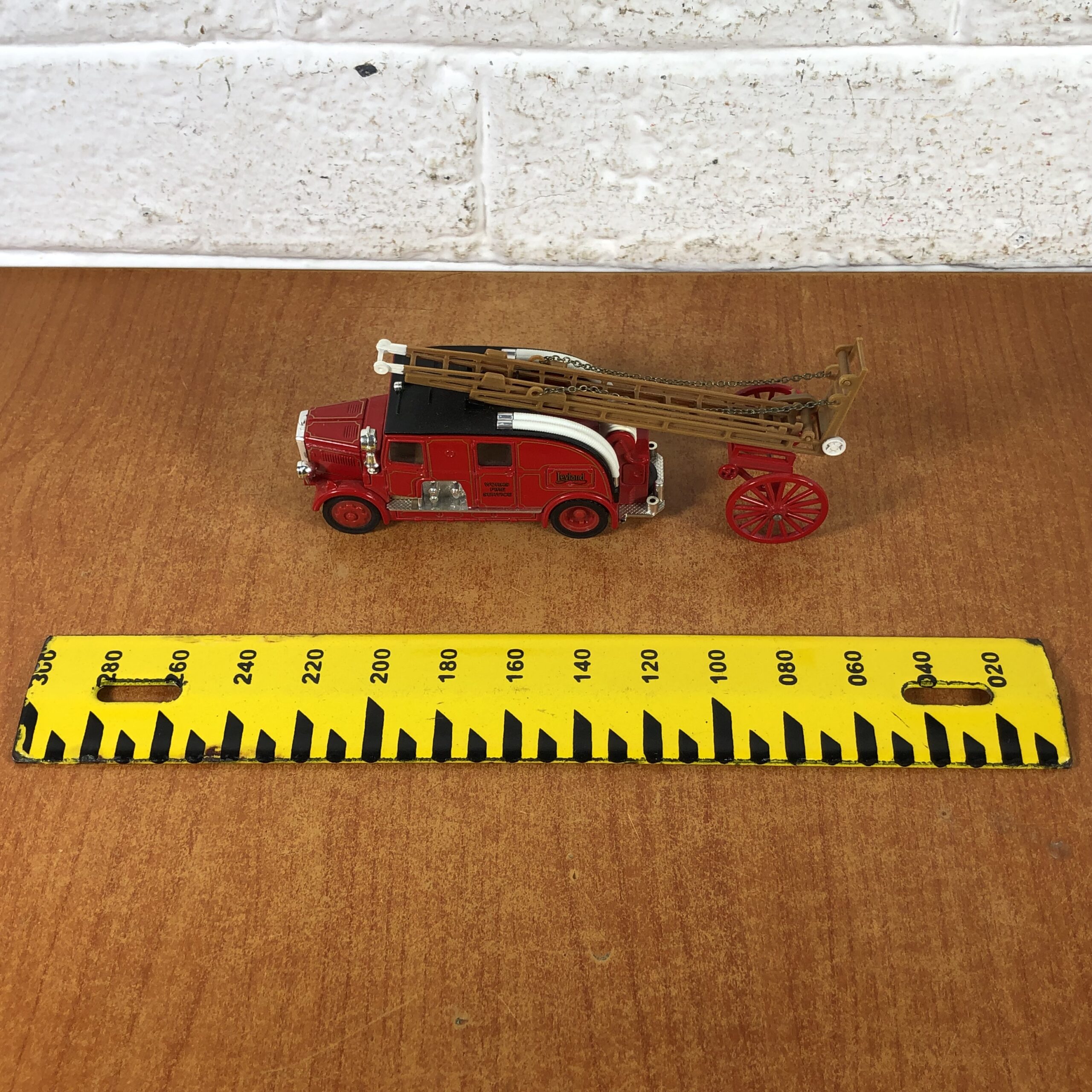 Matchbox 1936 Leyland Cub Fire Engine with Extending Ladder - Image 12