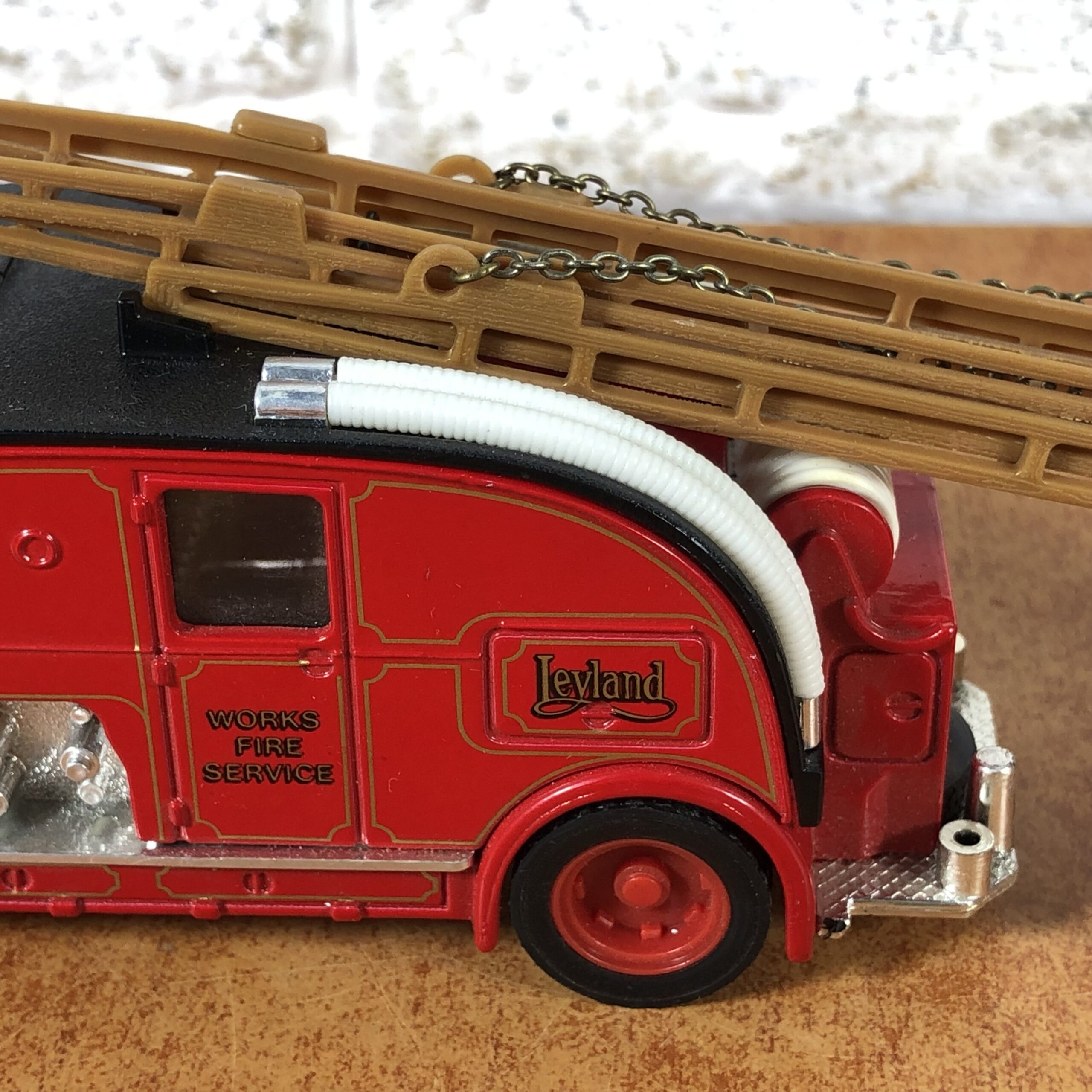 Matchbox 1936 Leyland Cub Fire Engine with Extending Ladder - Image 5