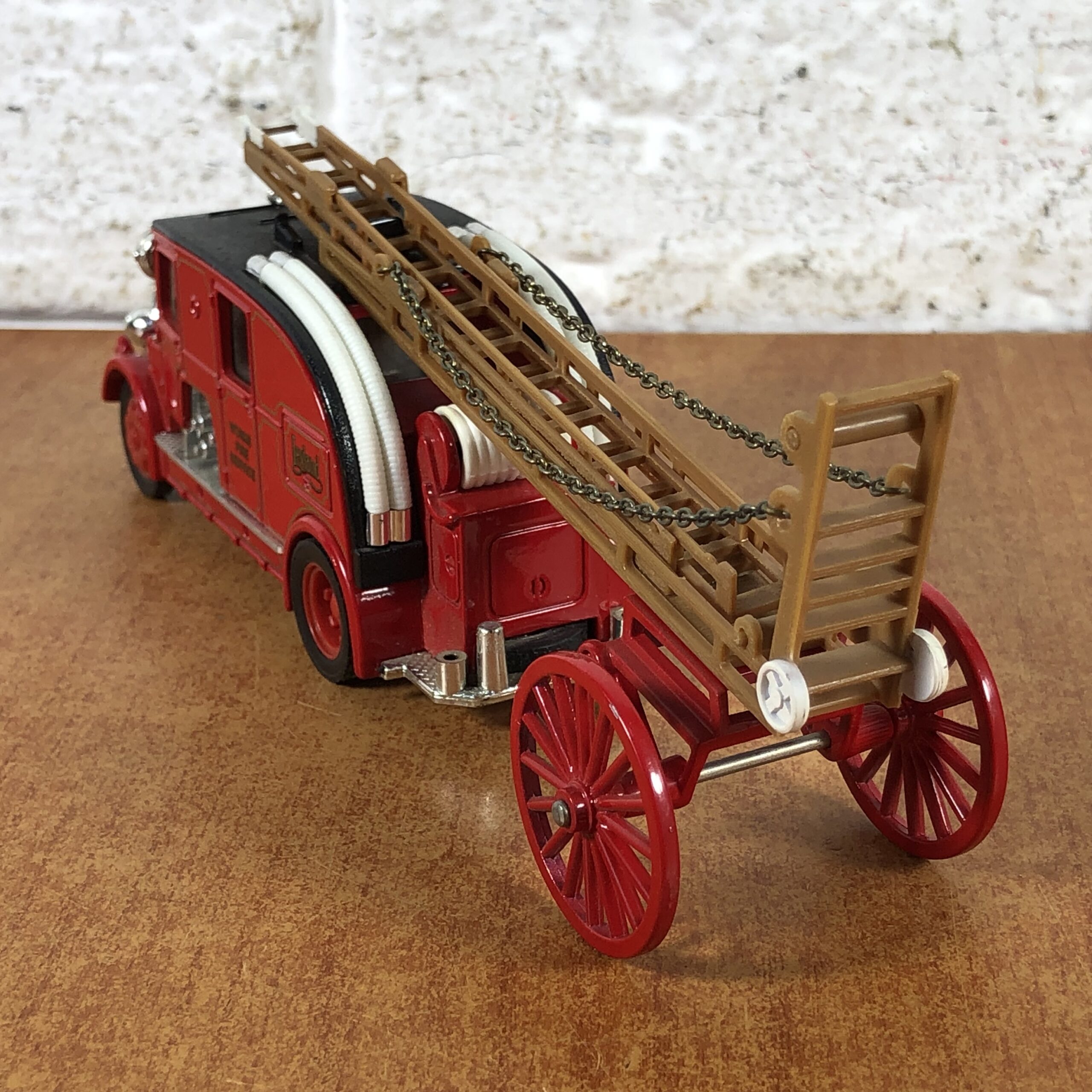 Matchbox 1936 Leyland Cub Fire Engine with Extending Ladder - Image 8