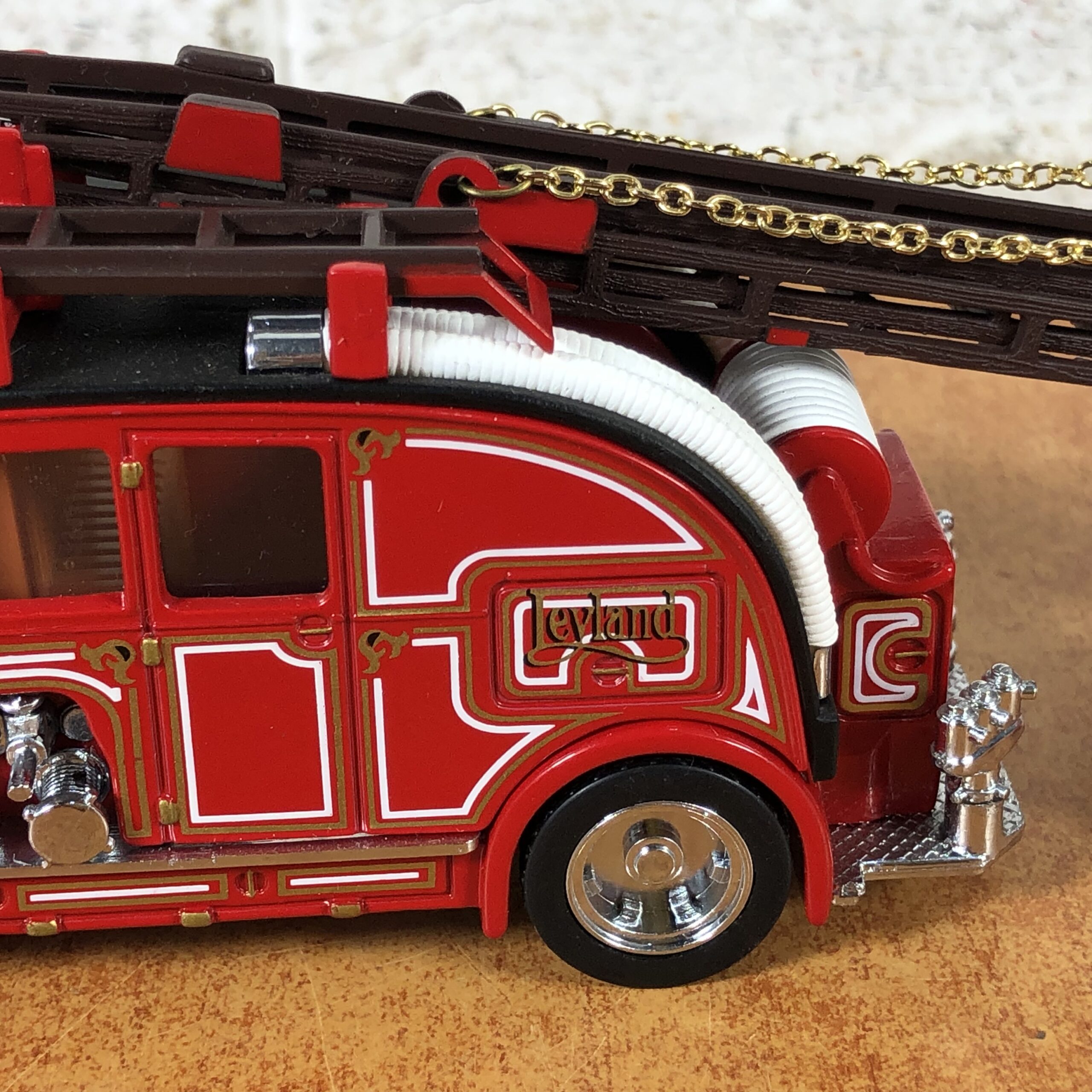 Matchbox 1936 Leyland Cub Fire Engine with Extending Ladder - Image 7