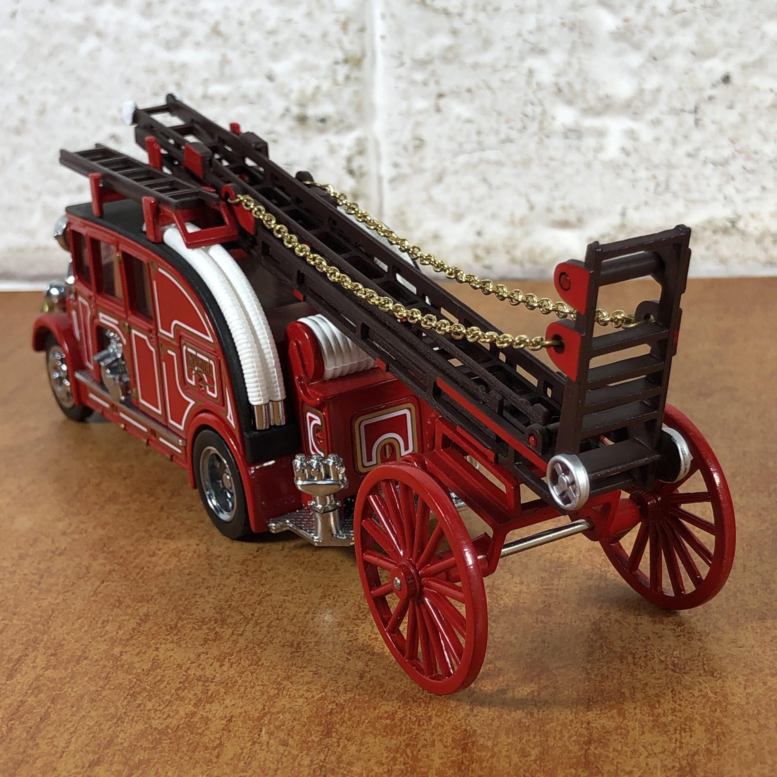 Matchbox 1936 Leyland Cub Fire Engine with Extending Ladder - Image 9