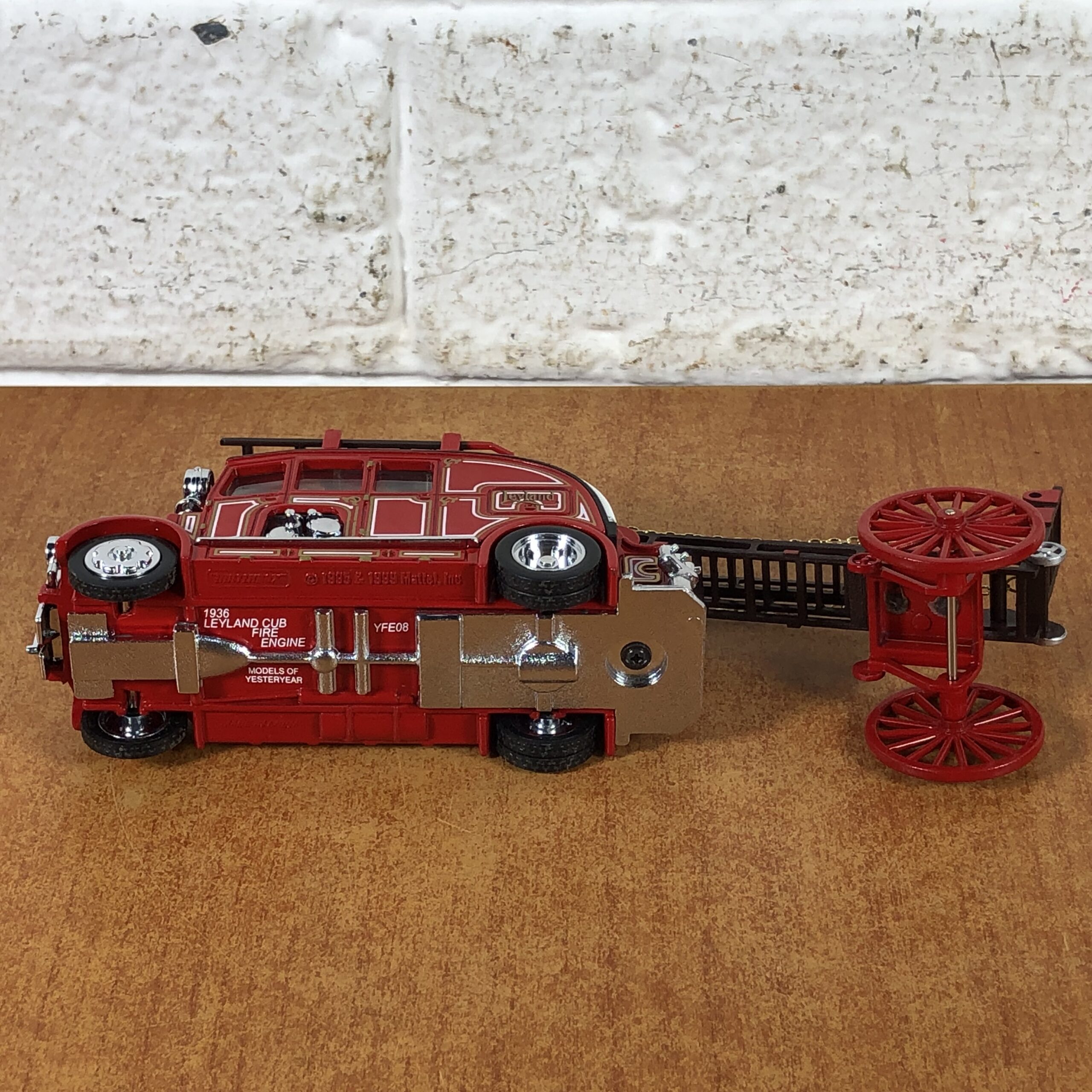 Matchbox 1936 Leyland Cub Fire Engine with Extending Ladder - Image 10