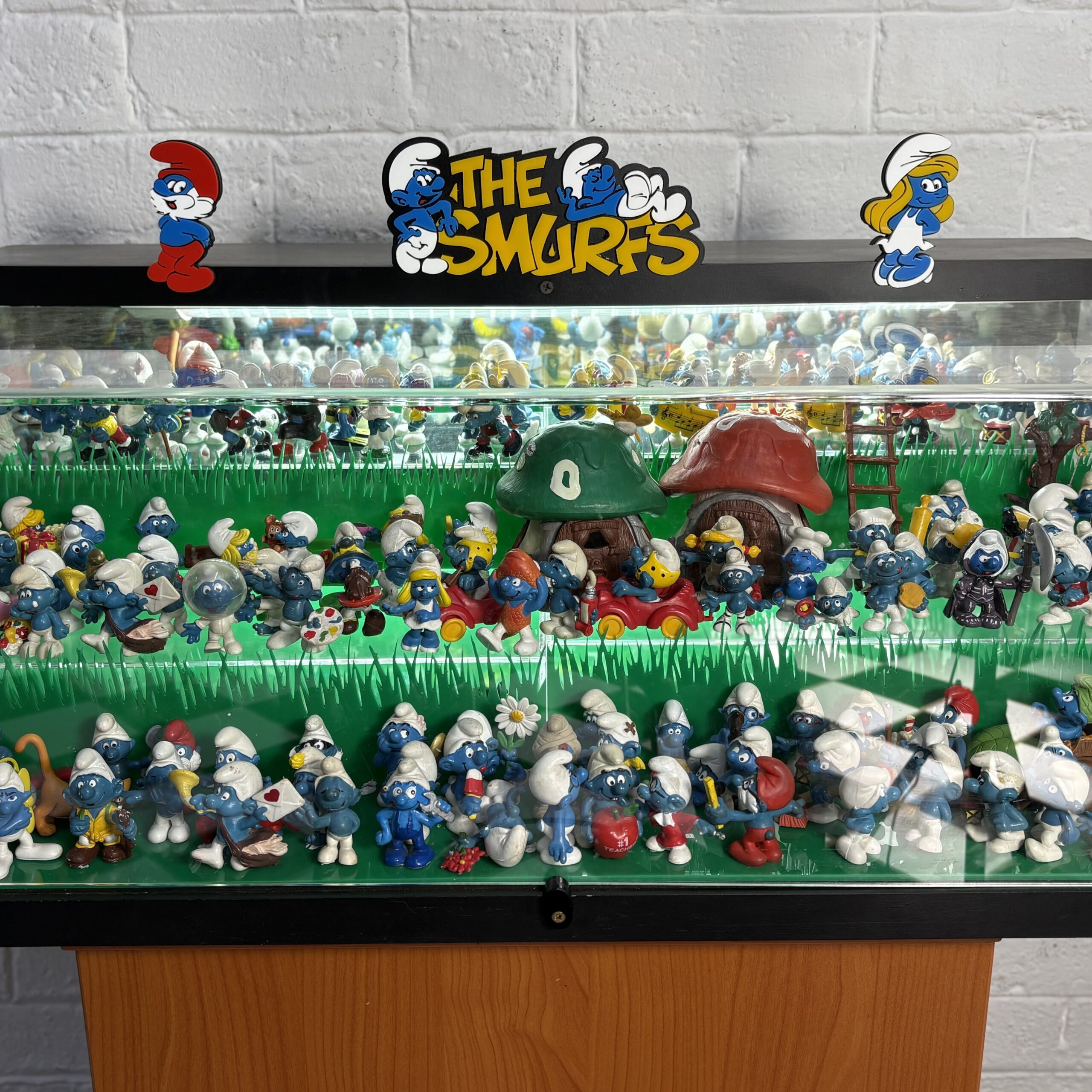 Large 'The Smurfs' Light-Up Display Case (Case Only) - Image 10