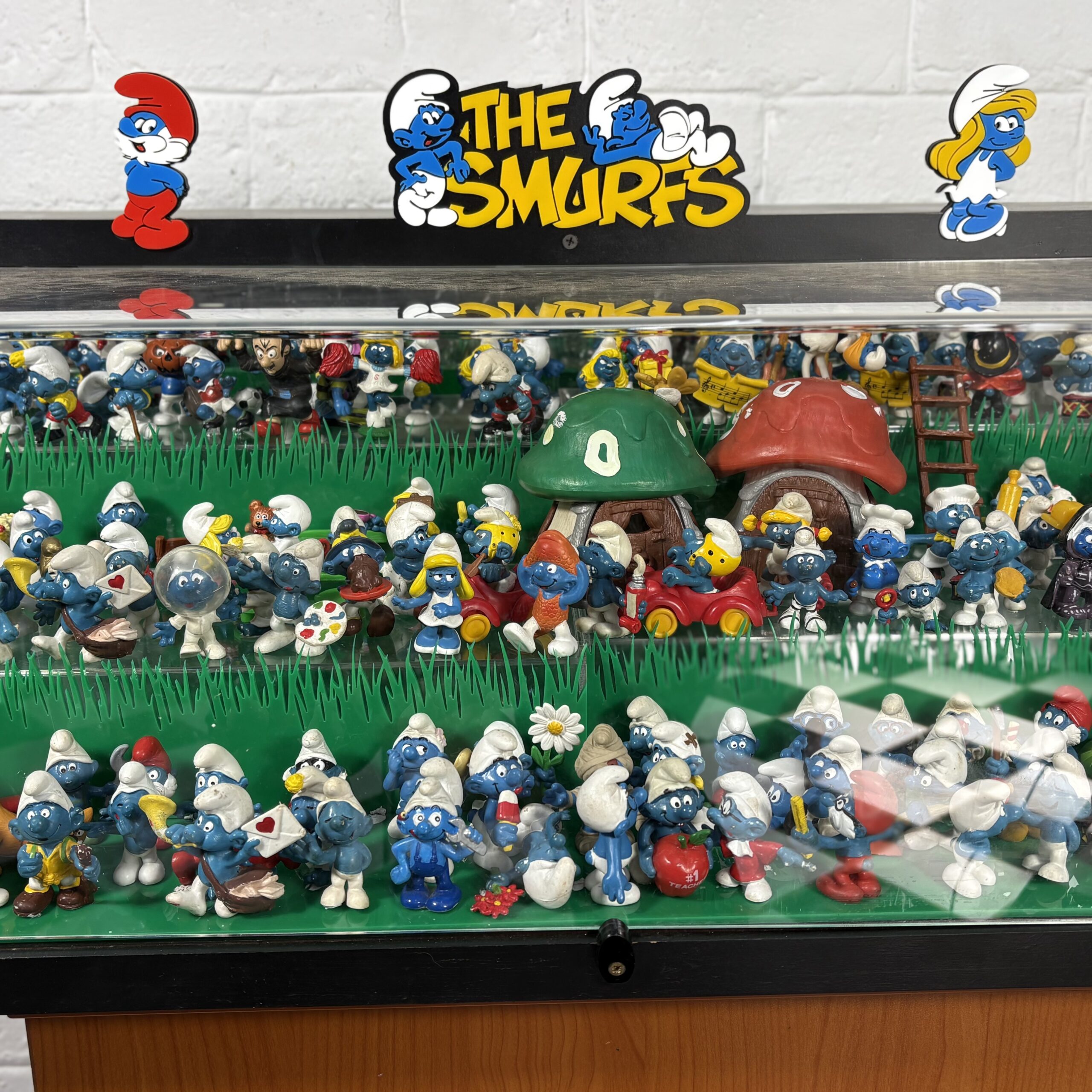 Large 'The Smurfs' Light-Up Display Case (Case Only) - Image 4