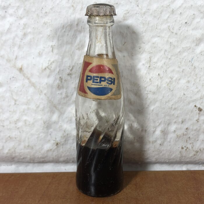 Lot 25: Miniature Vintage Pepsi-Cola Glass Bottles in Crate - Image 4