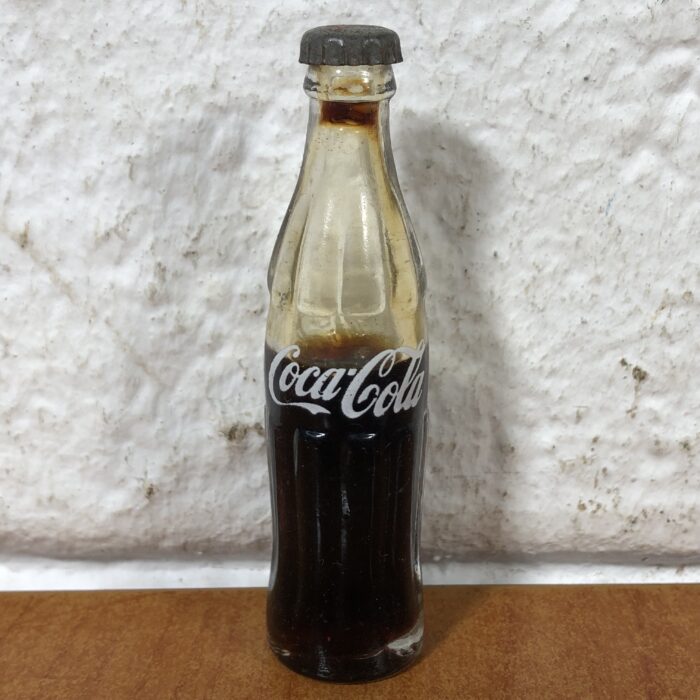 Lot 26: Miniature Vintage Coca-Cola Glass Bottles in Crate - Image 7