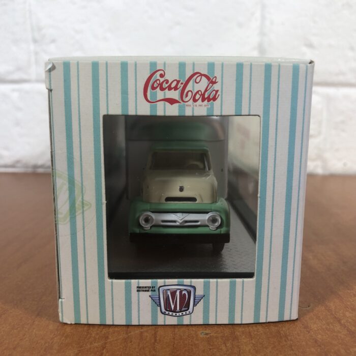 Lot 319: Coca Cola 1956 Ford COE Truck & 1956 Ford F-100 Model Set (1:64) - Image 7