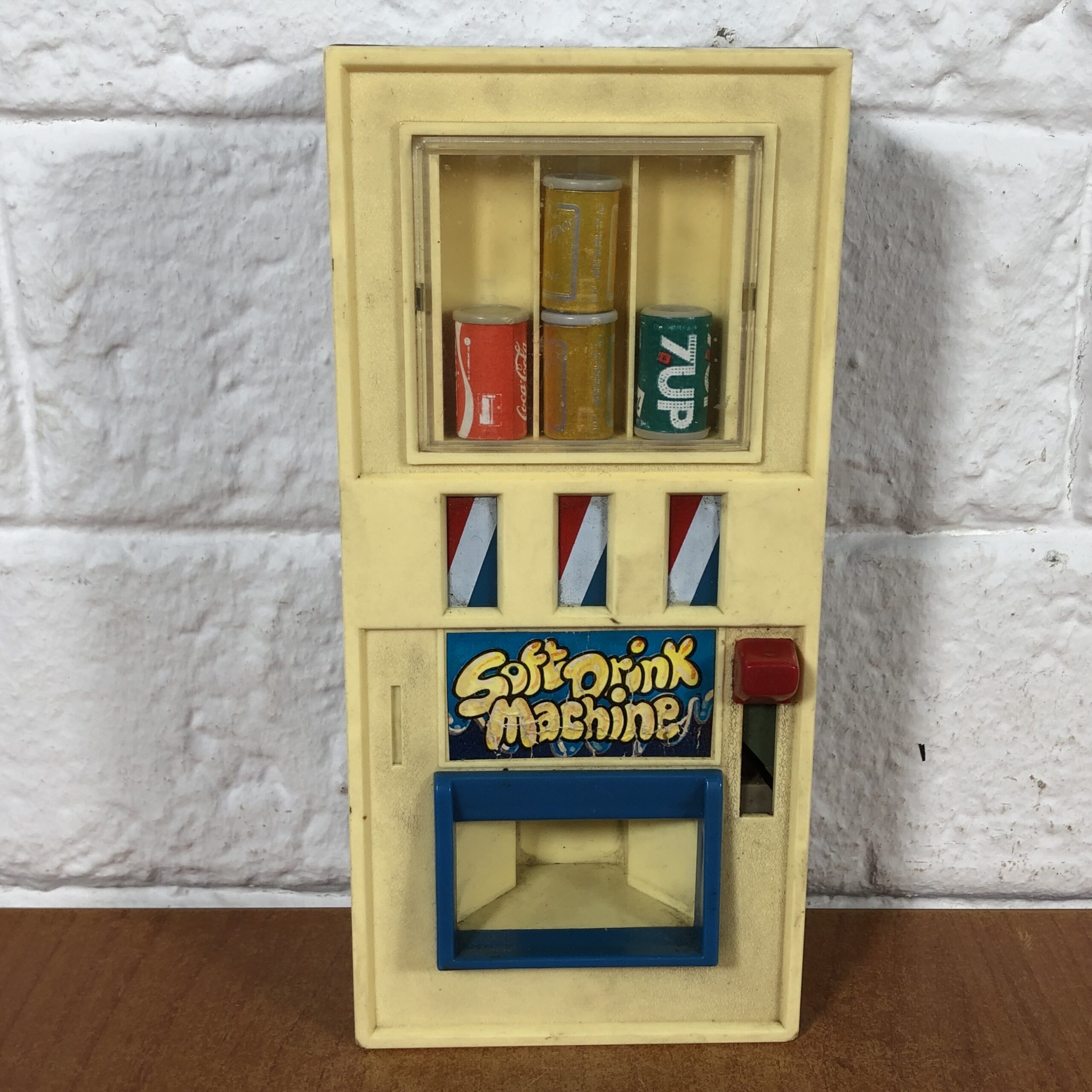 Lot 225 Vintage 1980s Soft Drink Machine Toy (Made in Hong Kong