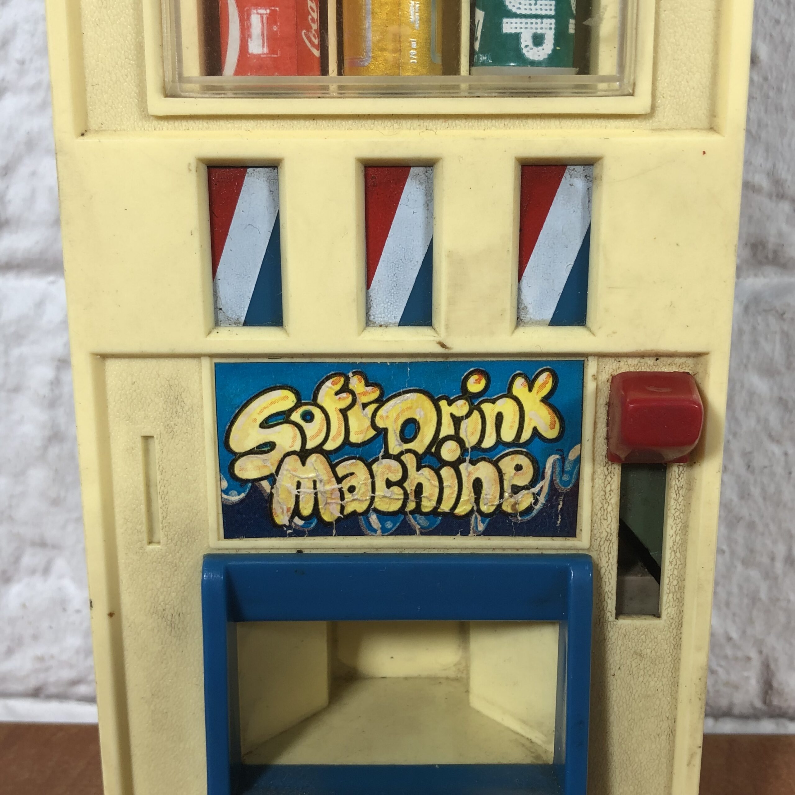 Lot 225 Vintage 1980s Soft Drink Machine Toy (Made in Hong Kong