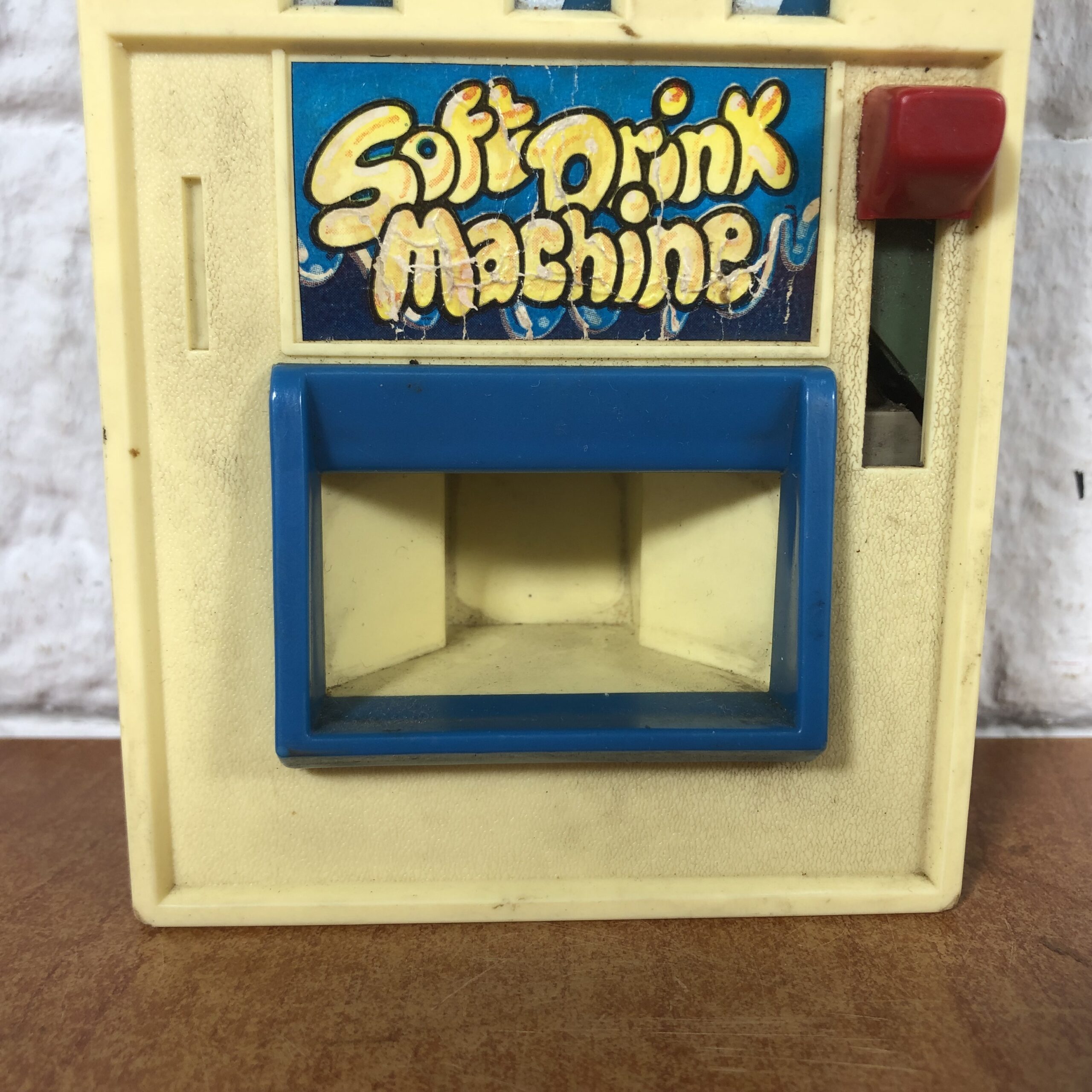 Lot 225 Vintage 1980s Soft Drink Machine Toy (Made in Hong Kong