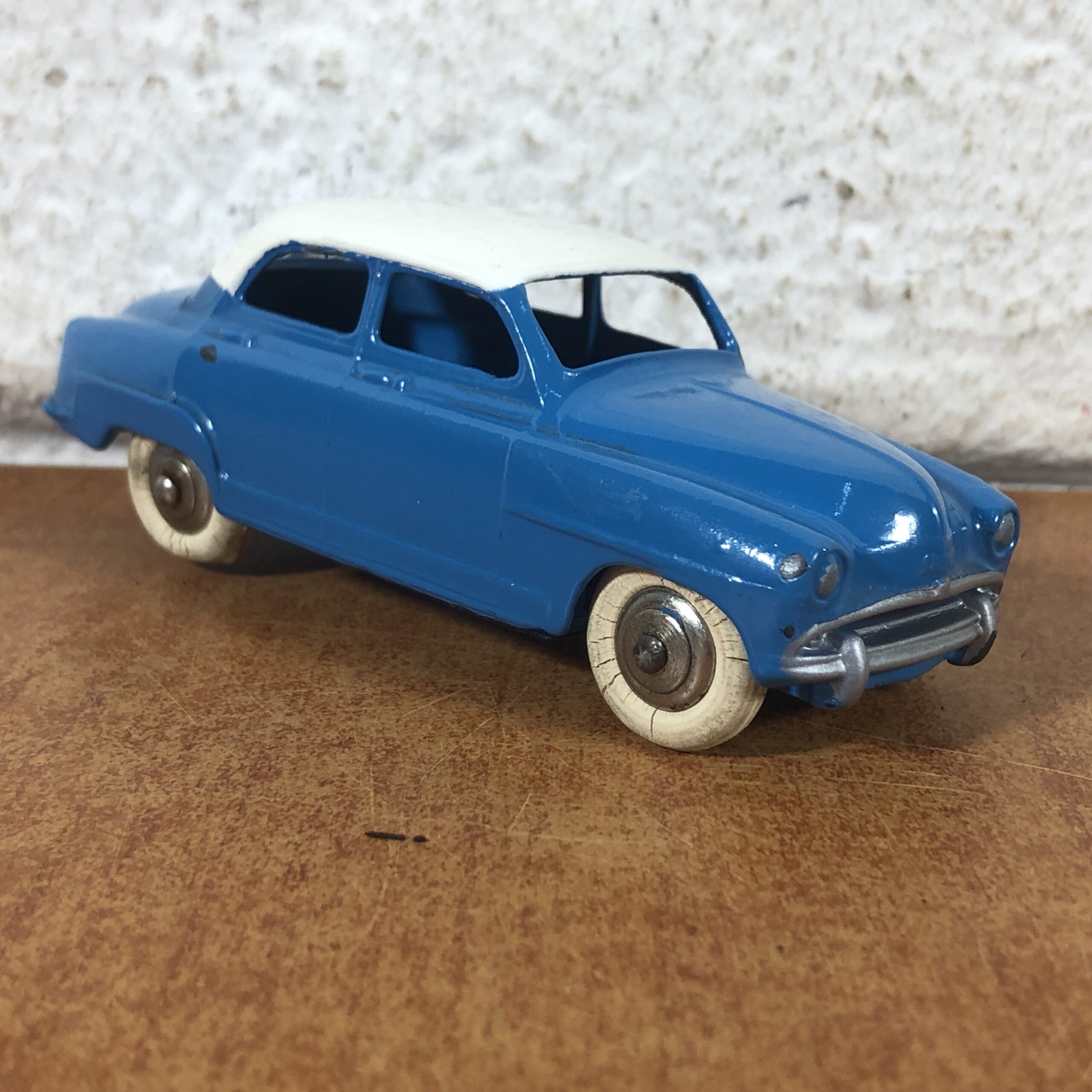 Dinky Toys Simca 9 Aronde 24U – Meccano – Miniature 1:43 Fabriquée En France