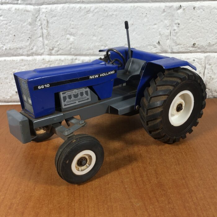 Vintage New Holland Metal Tractor Model - Image 2