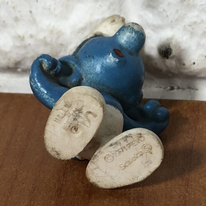 Vintage 1971 Peyo Naughty Smurf Figurine (Made in Hong Kong) - Image 5