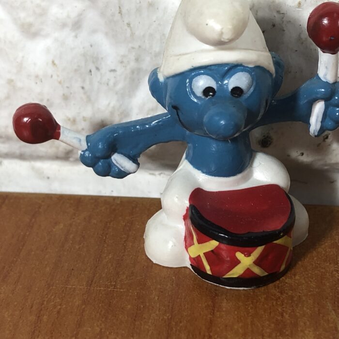 Vintage Peyo Drummer Smurf Figurine (Made in Hong Kong) - Image 2