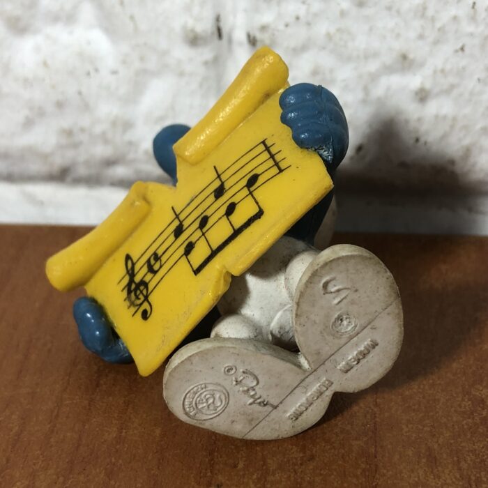 Vintage Peyo Singer Smurf Figurine (Made in Hong Kong) - Image 4