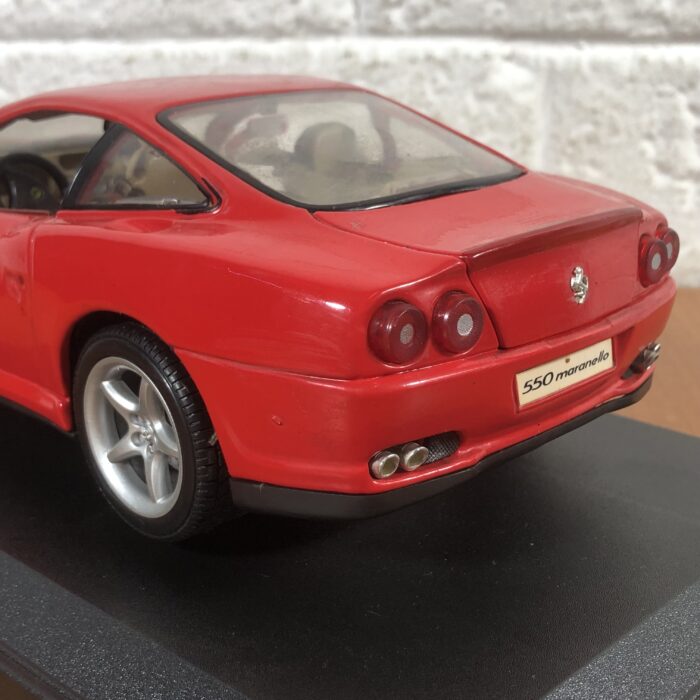 1996 Ferrari 550 Maranello (1:18) - Image 7