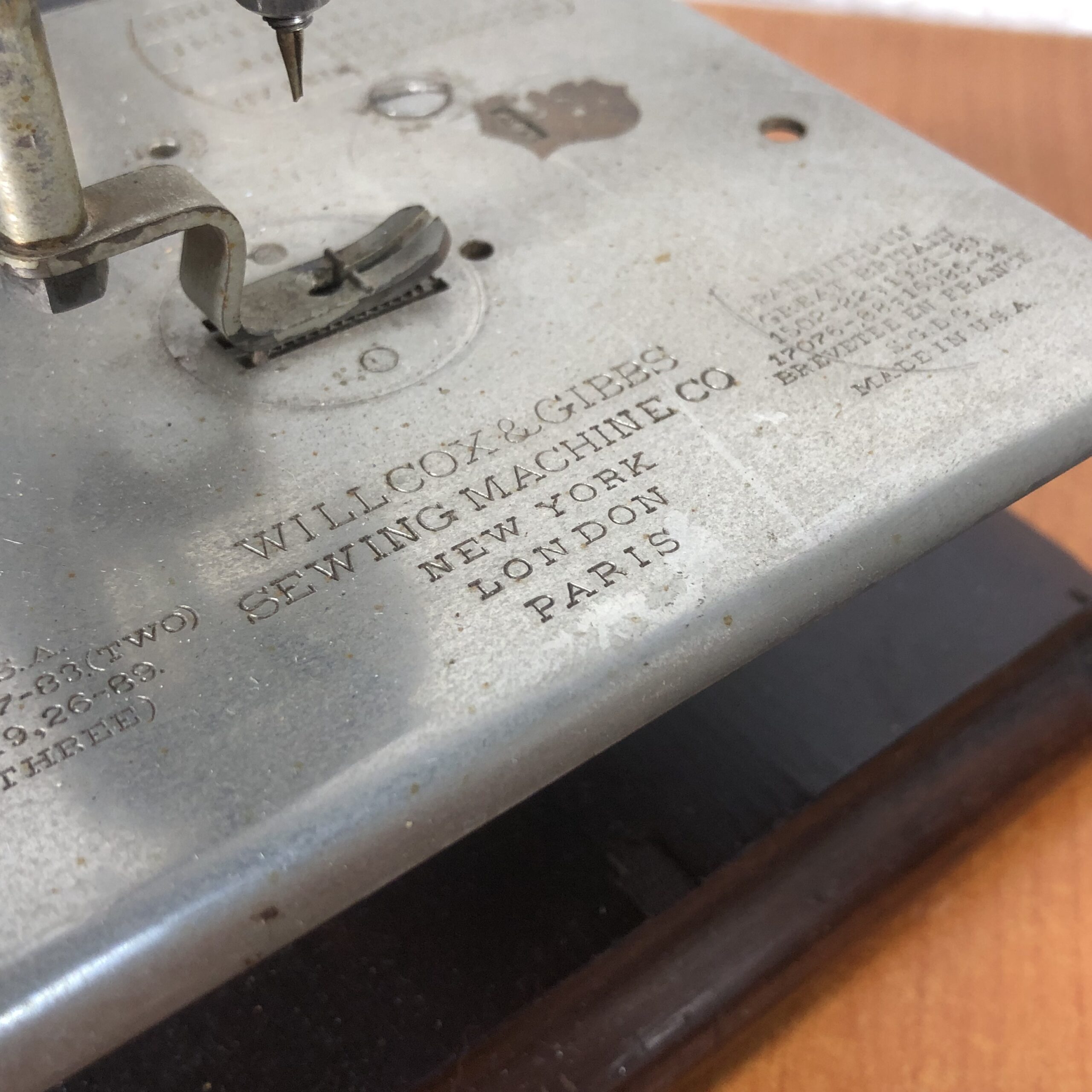 RARE Antique 1880s Wilcox & Gibbs Sewing Machine (Made in USA) - Image 3