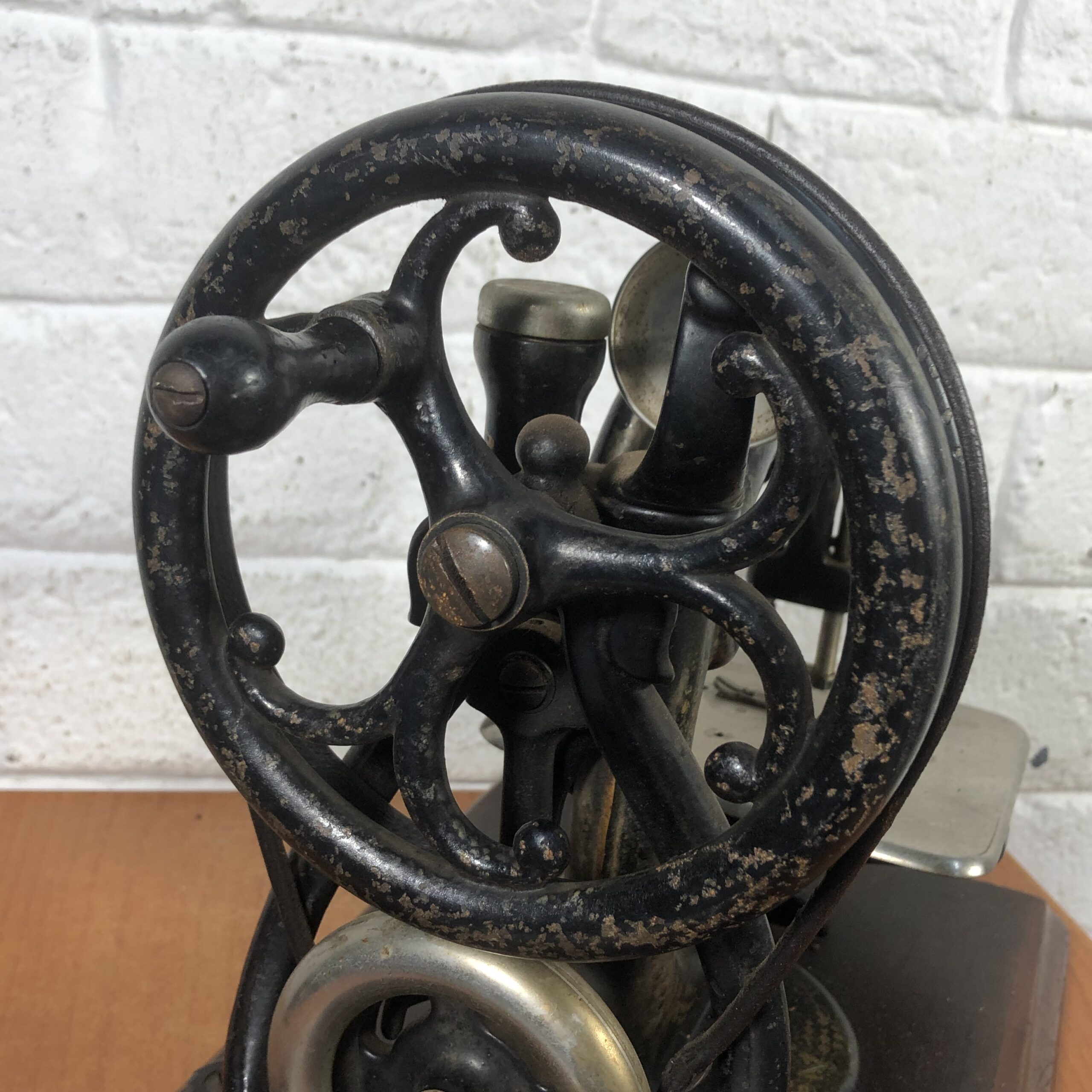 RARE Antique 1880s Wilcox & Gibbs Sewing Machine (Made in USA) - Image 9