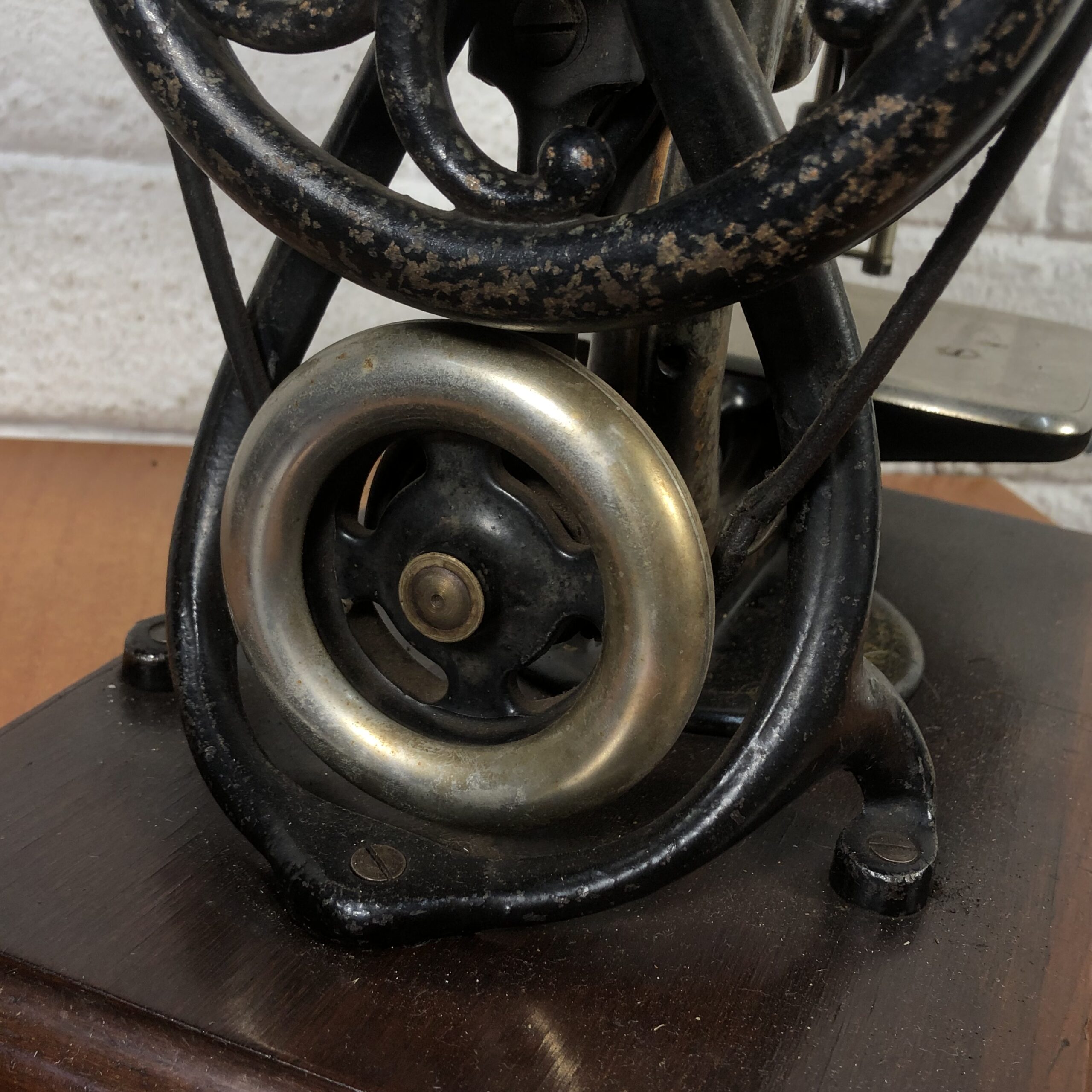 RARE Antique 1880s Wilcox & Gibbs Sewing Machine (Made in USA) - Image 10