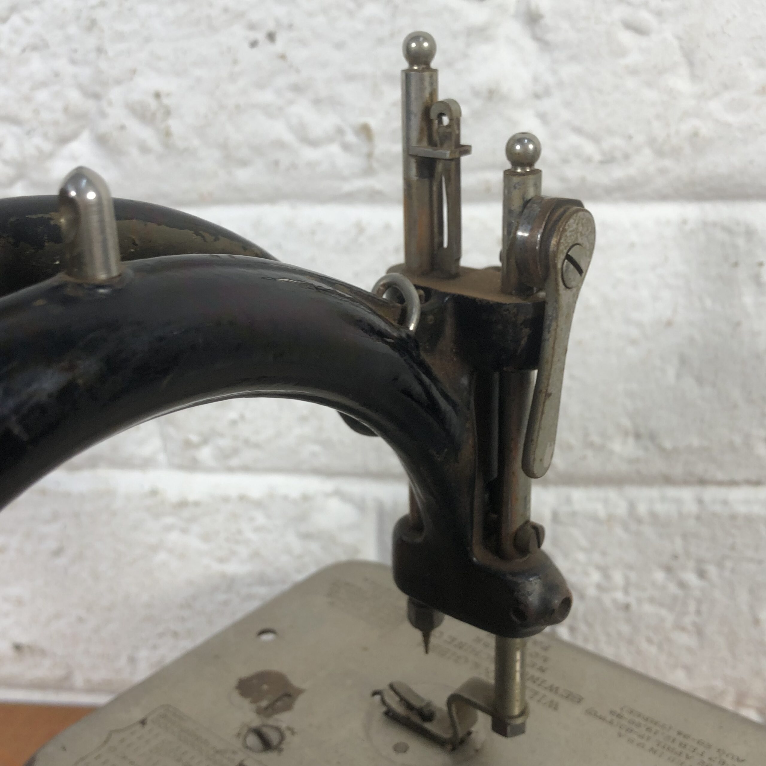 RARE Antique 1880s Wilcox & Gibbs Sewing Machine (Made in USA) - Image 5
