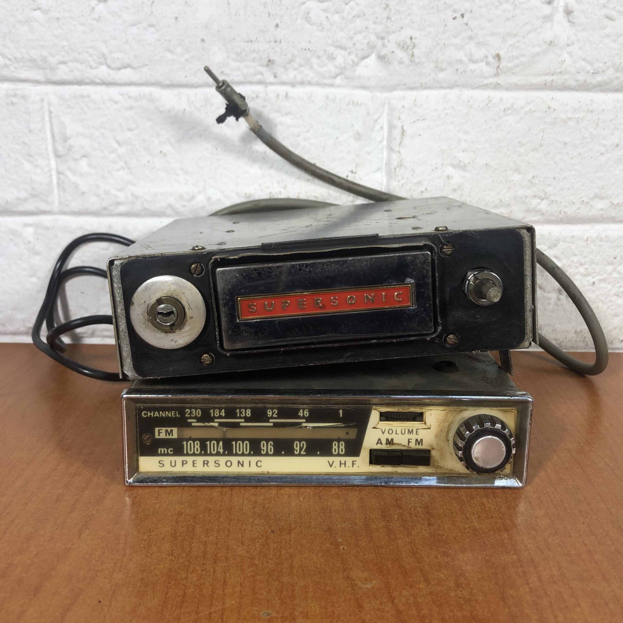 Vintage Car Radios - Image 2